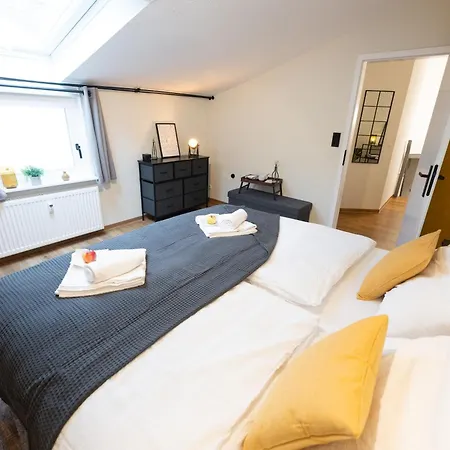 Altbauoase - Ruhig, Zentral, Terrasse, Bahnhof 400m - Apartment