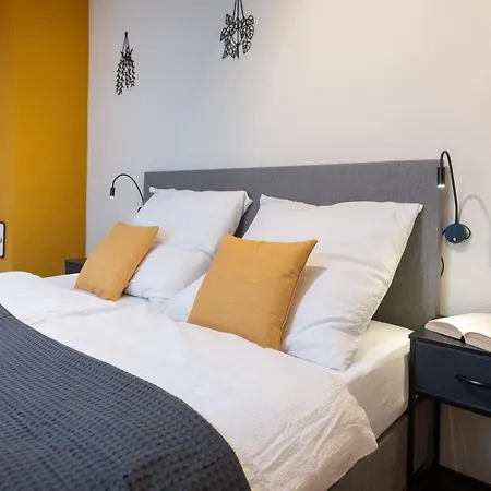 Altbauoase - Ruhig, Zentral, Terrasse, Bahnhof 400m - *