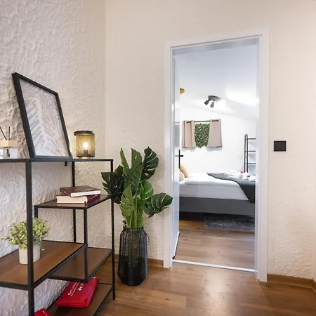 Altbauoase - Ruhig, Zentral, Terrasse, Bahnhof 400m - Apartment