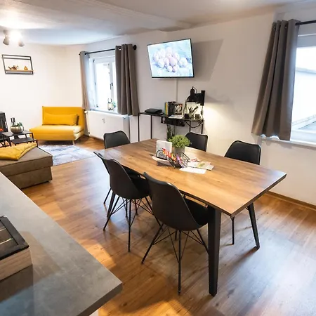 Altbauoase - Ruhig, Zentral, Terrasse, Bahnhof 400m - *