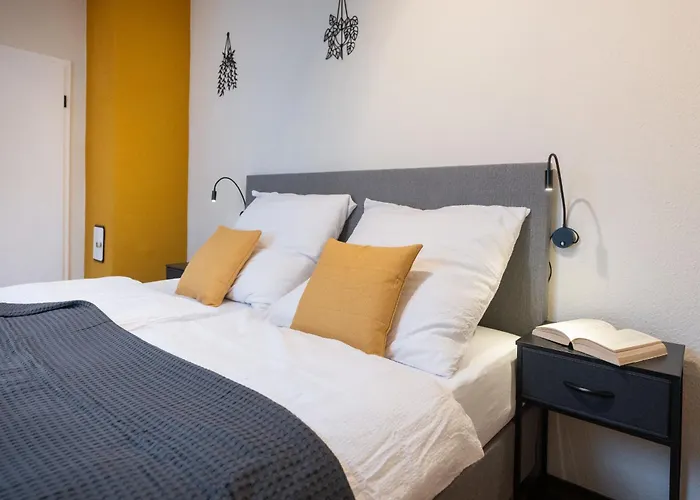 Altbauoase - Ruhig, Zentral, Terrasse, Bahnhof 400m - *