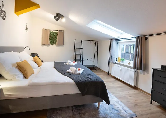 Appartement Altbauoase - Ruhig, Zentral, Terrasse, Bahnhof 400m -