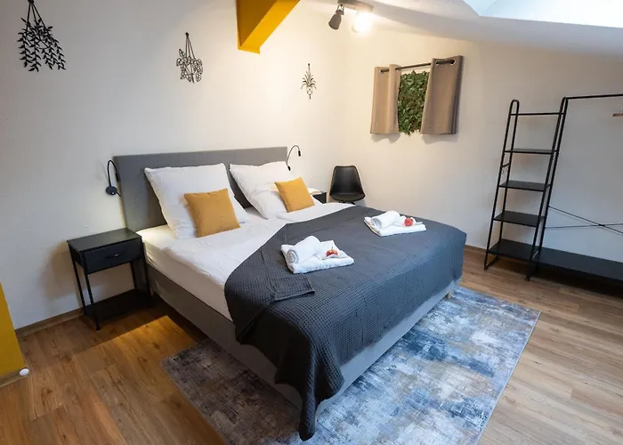 Altbauoase - Ruhig, Zentral, Terrasse, Bahnhof 400m - Appartement *